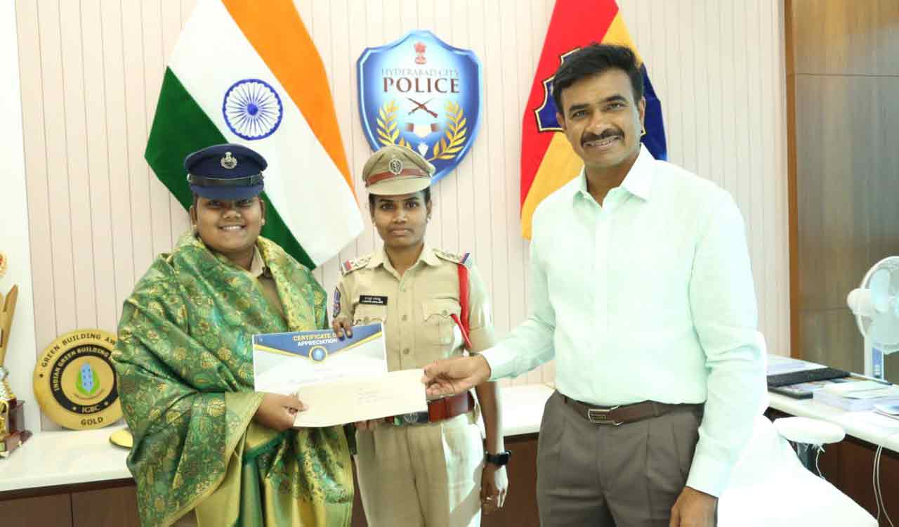 Hyderabad: Rescuer woman cop felicitated
