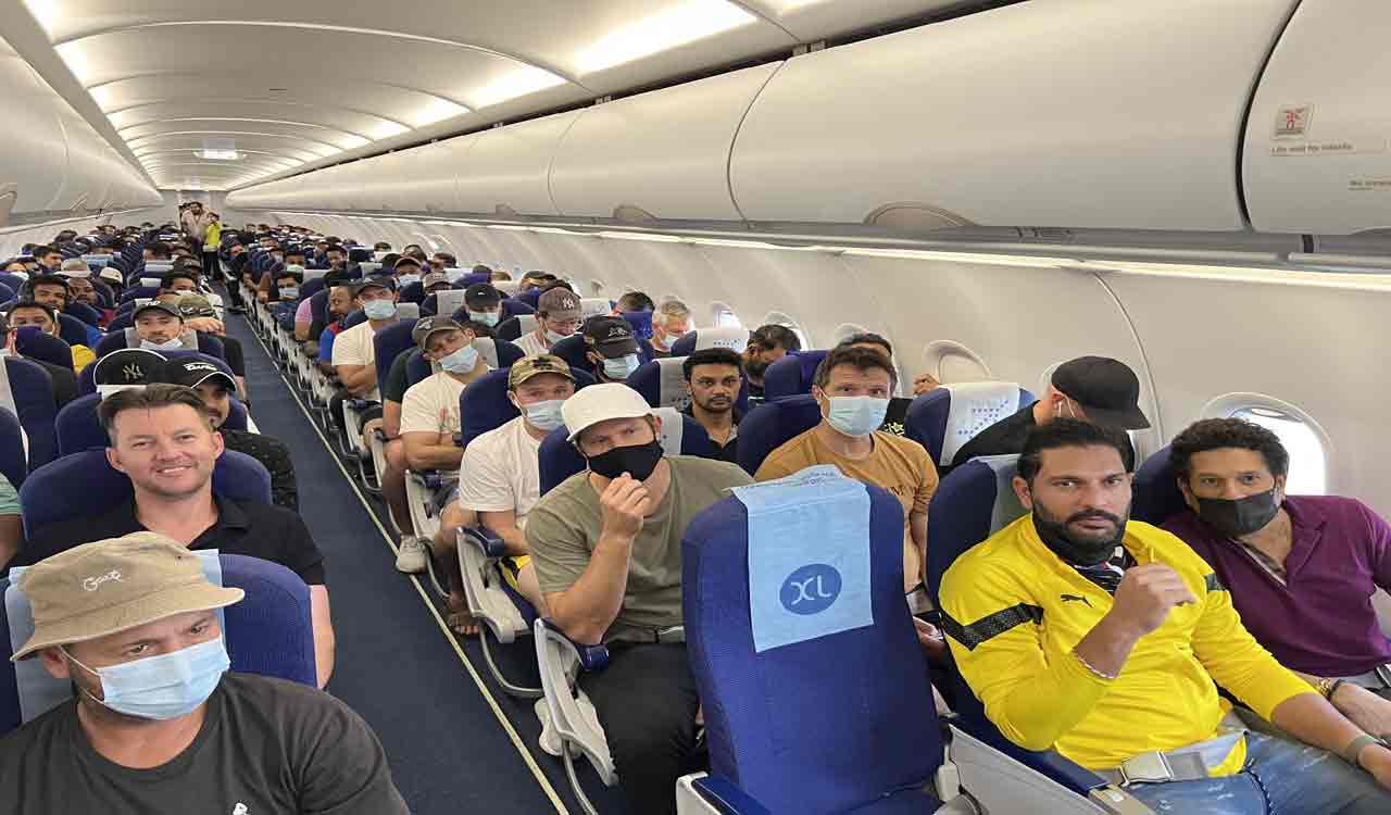 Sachin Tendulkar shares in-flight pictures with cricket legends