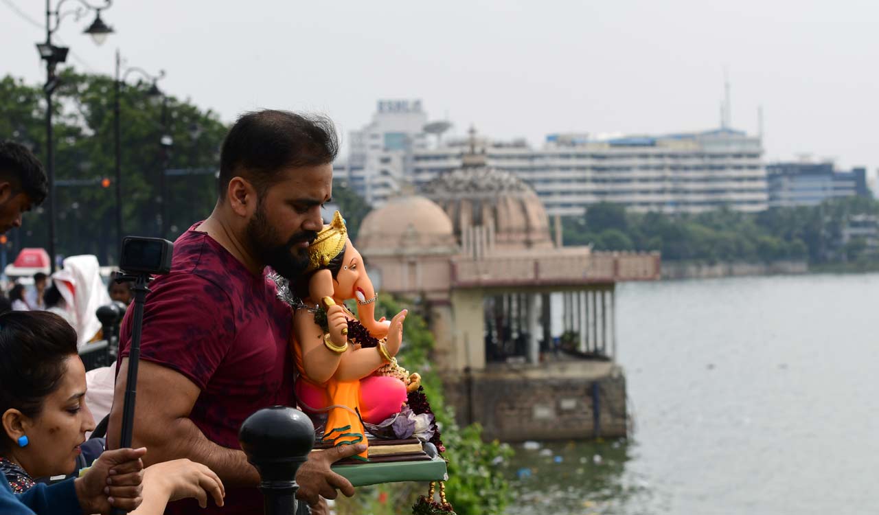 Hyderabad: Ganesh idols immersion picks up on Sunday