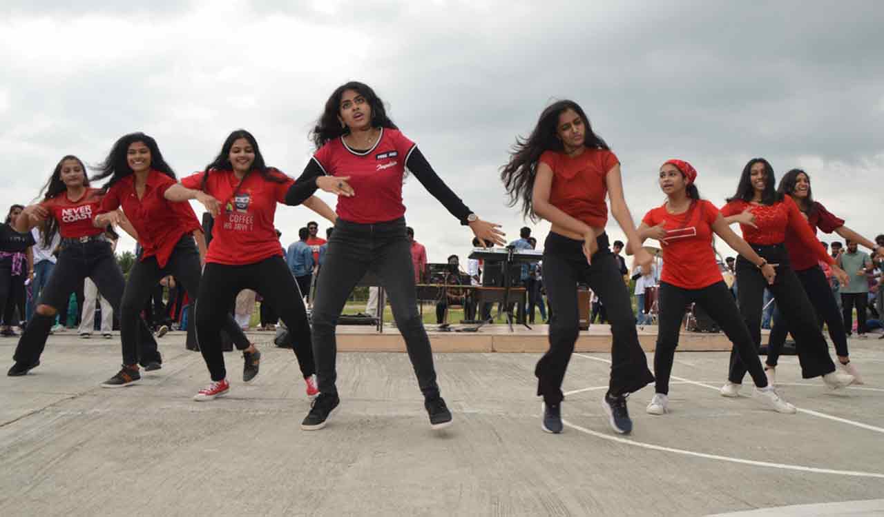 Sangareddy: GITAM students showcase dancing talent at open mic event