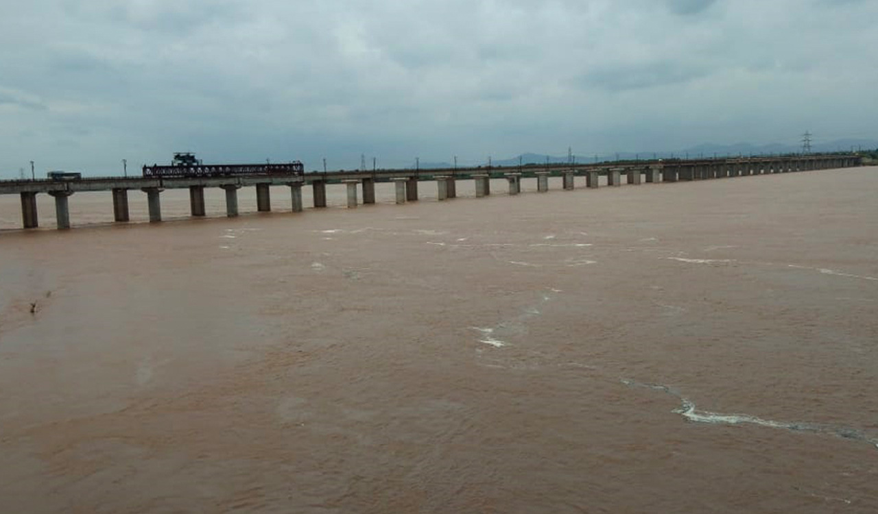 Godavari water level recedes at Bhadrachalam