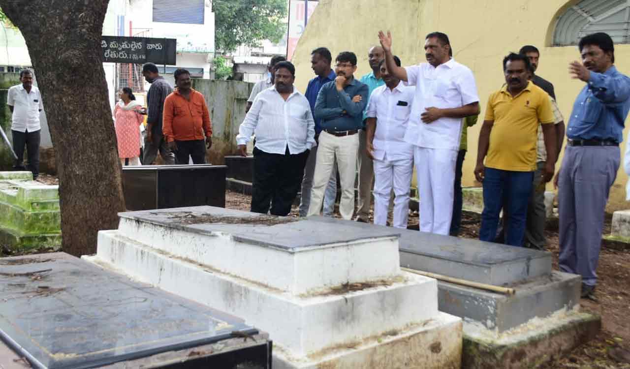 Graveyards to get all facilities in Karimnagar: Mayor