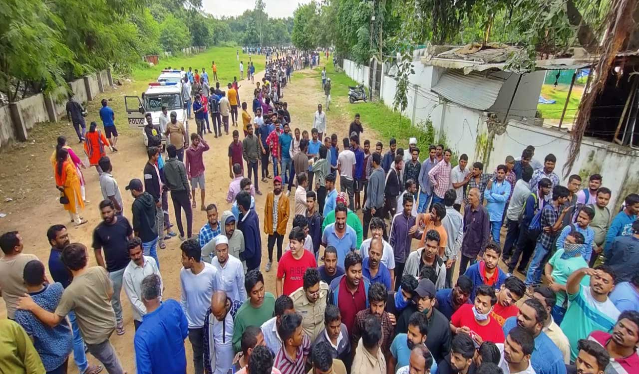 Hyderabad: Chaotic scenes at Gymkhana for India-Australia T20 tickets
