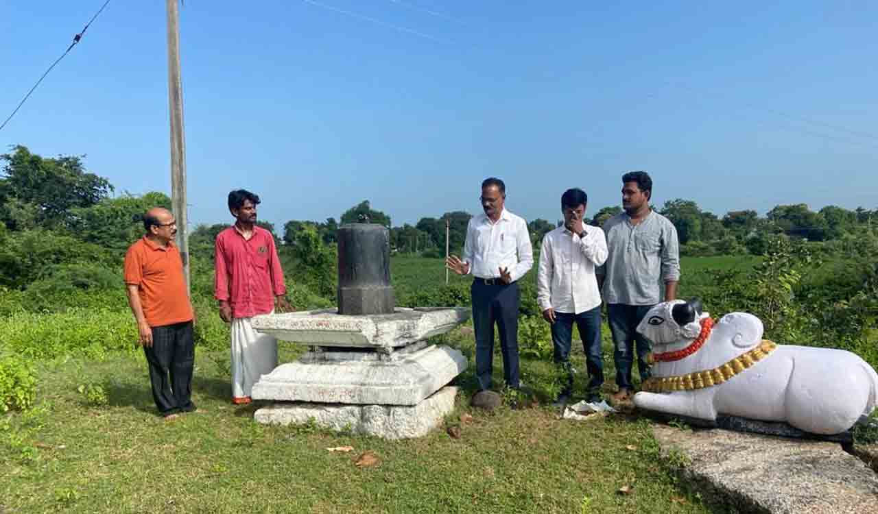 Hanamkonda: Ancient sculptures lie in neglect