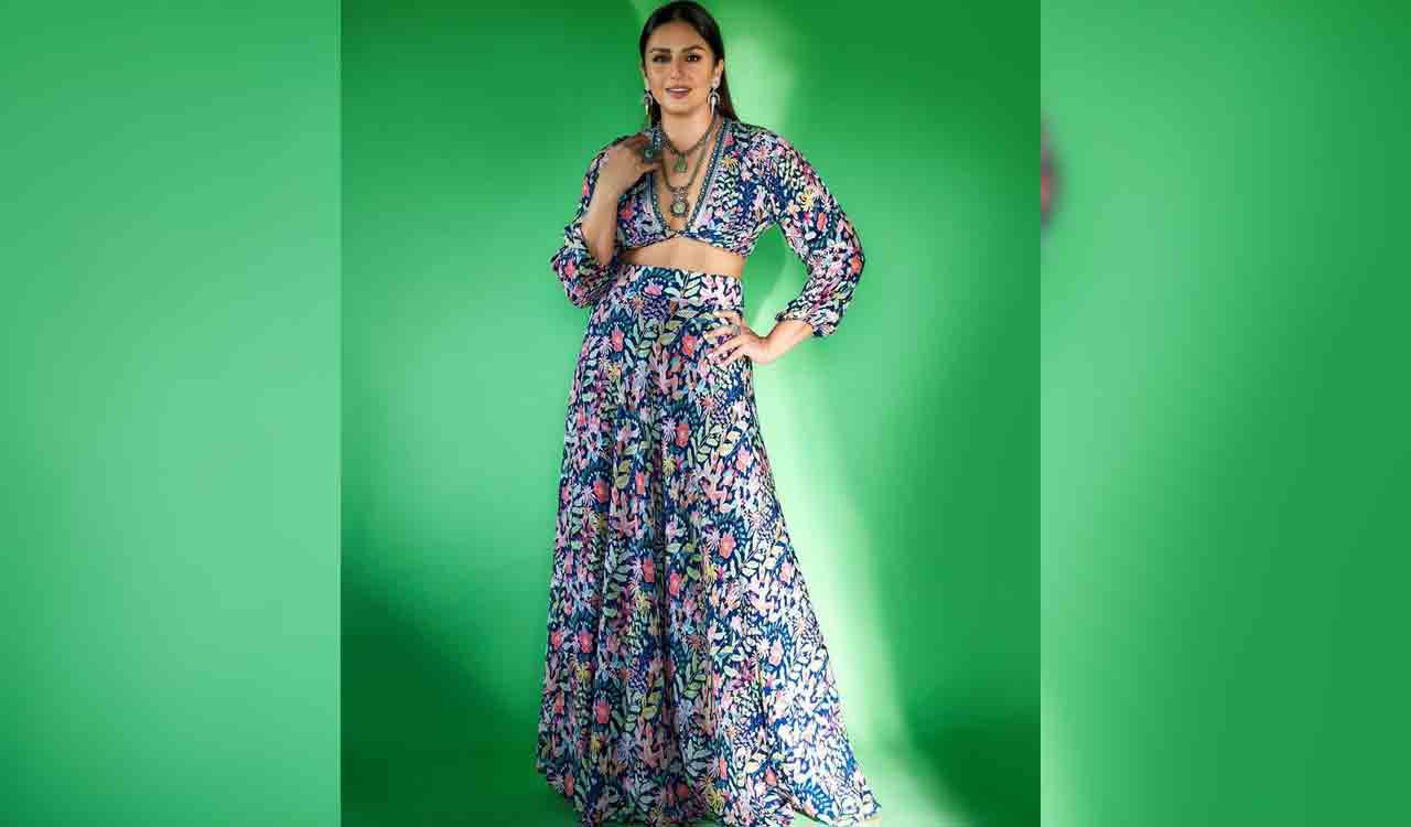 Look magnetic in multi-coloured outfits