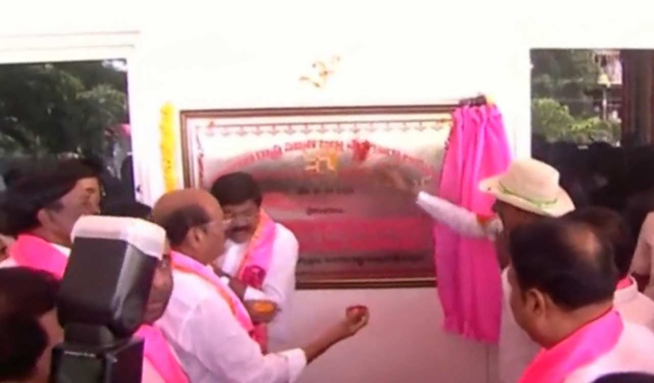 KCR inaugurates swanky Collectorate complex, TRS Bhavan in Nizamabad