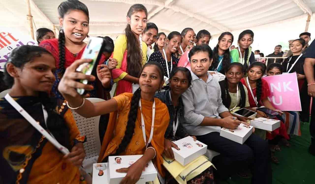 Rajanna-Sircilla: Students thank KTR for providing tabs