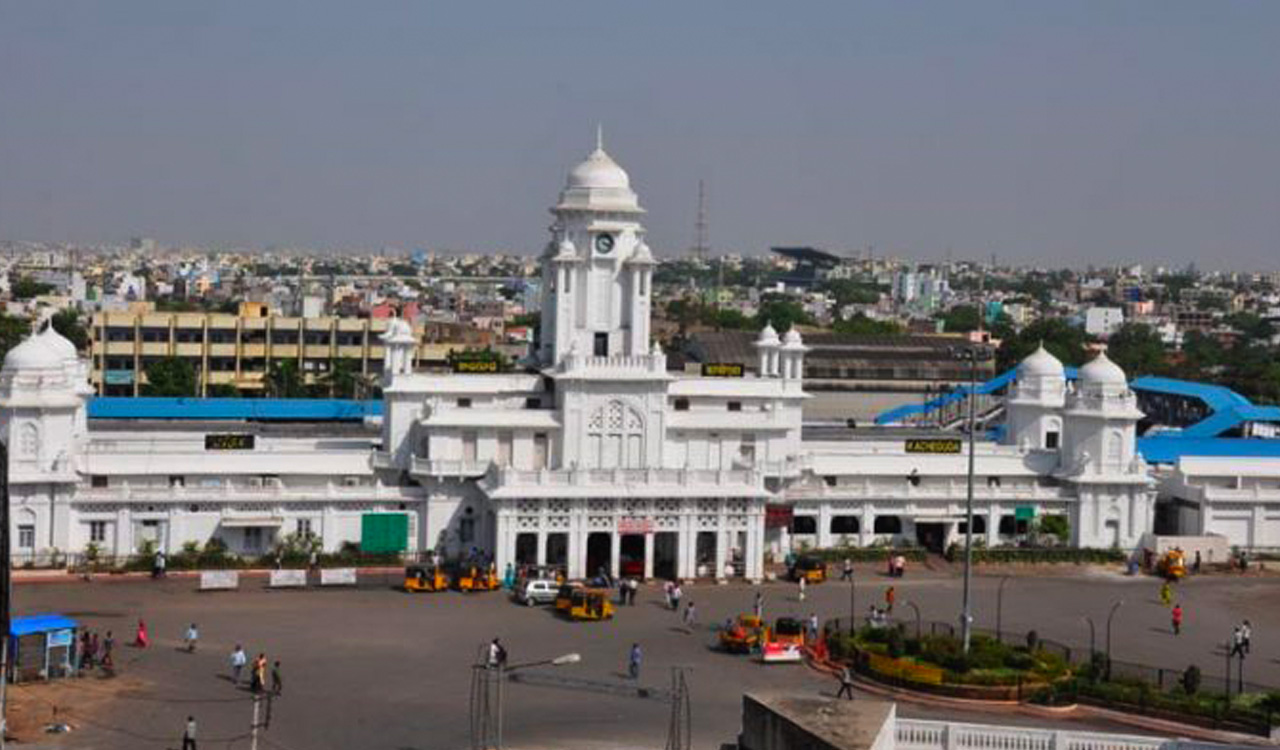 Dasara festival: SCR hikes platform ticket price at Kacheguda Railway Station