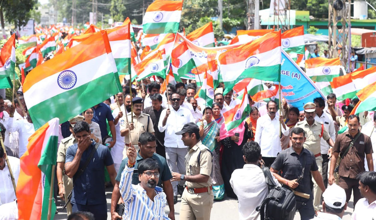 Tricolours flutter in the streets of Khammam as thousands join National Integration rallies