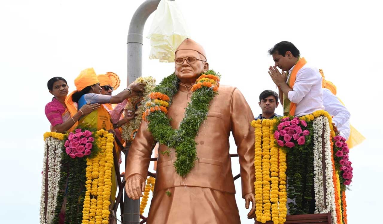 Telangana Govt duly honoring Telangana torchbearers: KTR