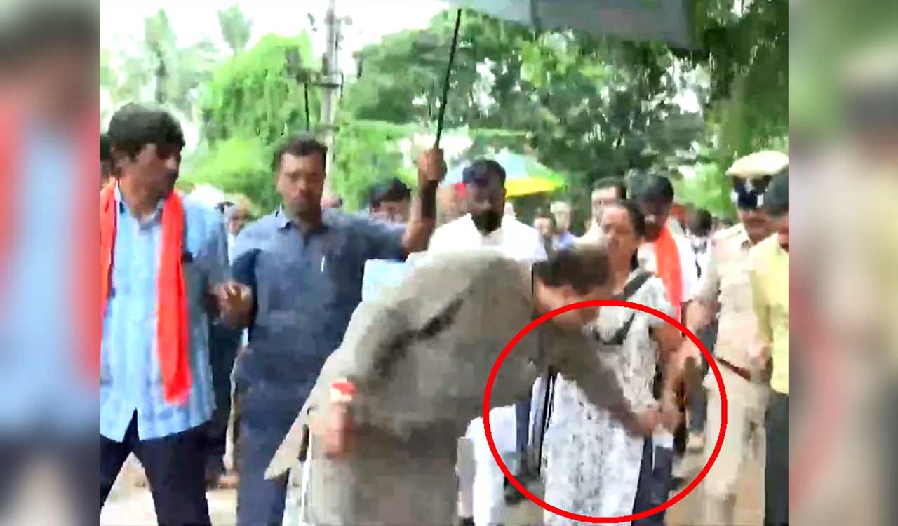 K’taka BJP MLA snaps at woman, gets her detained for asking questions