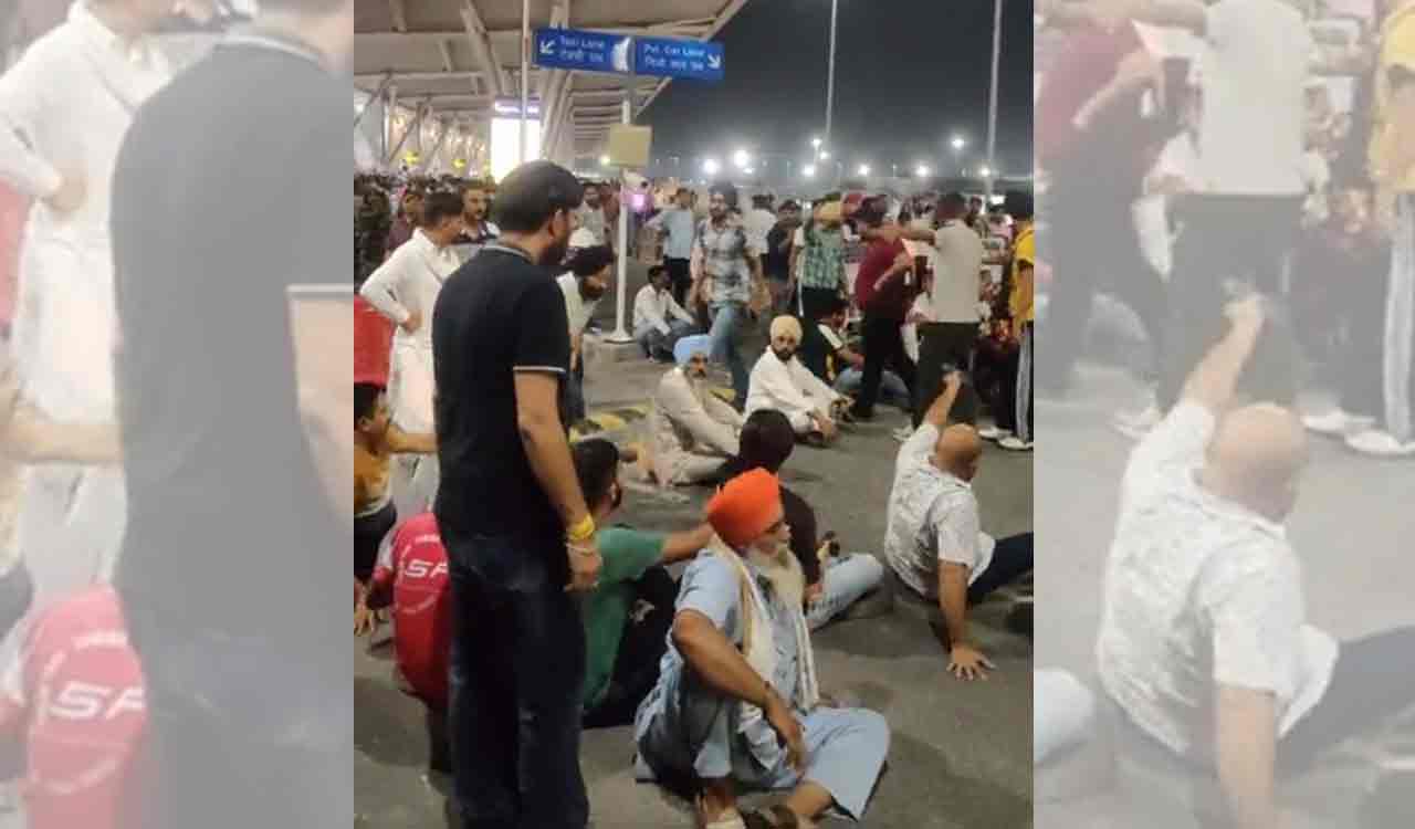 Crowd at Delhi int’l airport as Lufthansa cancels flights