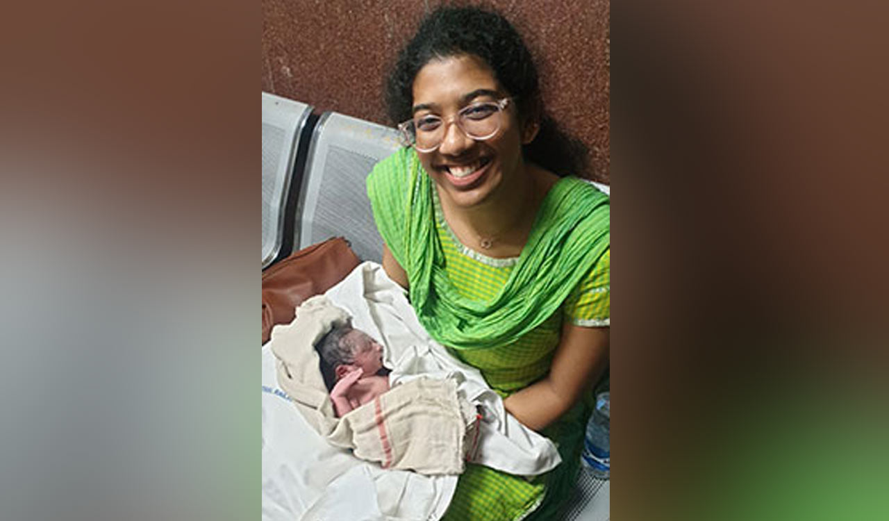 Medicine student helps woman give birth in Secbad-Vizag Duronto Express