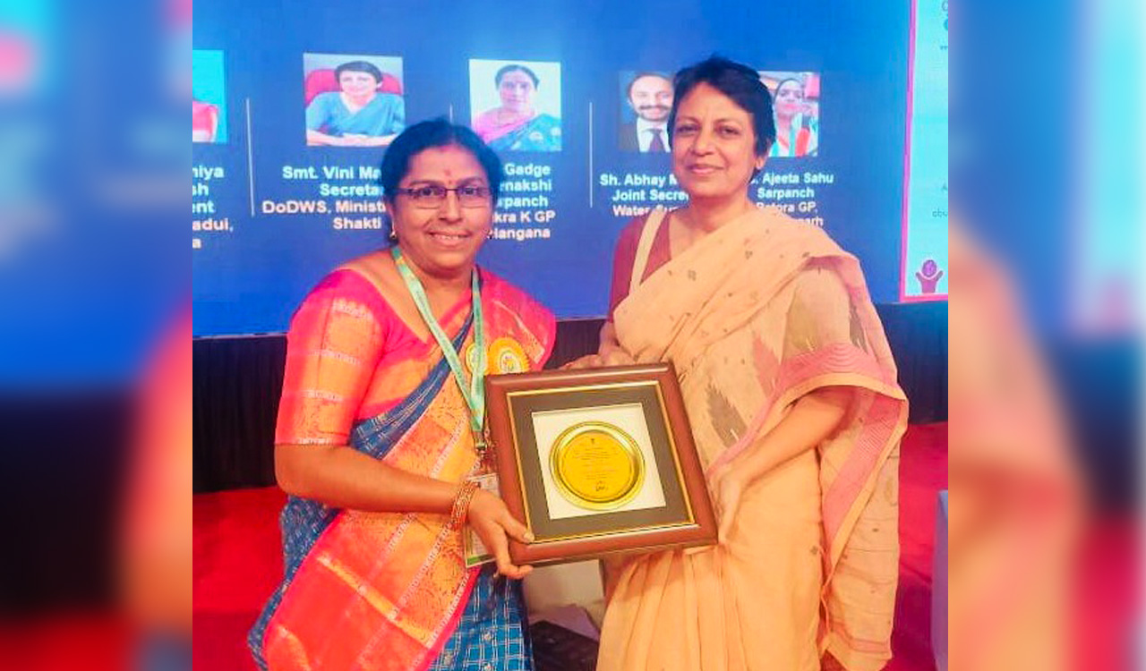 Telangana: Mukhra (K) Sarpanch wins laurels at national workshop