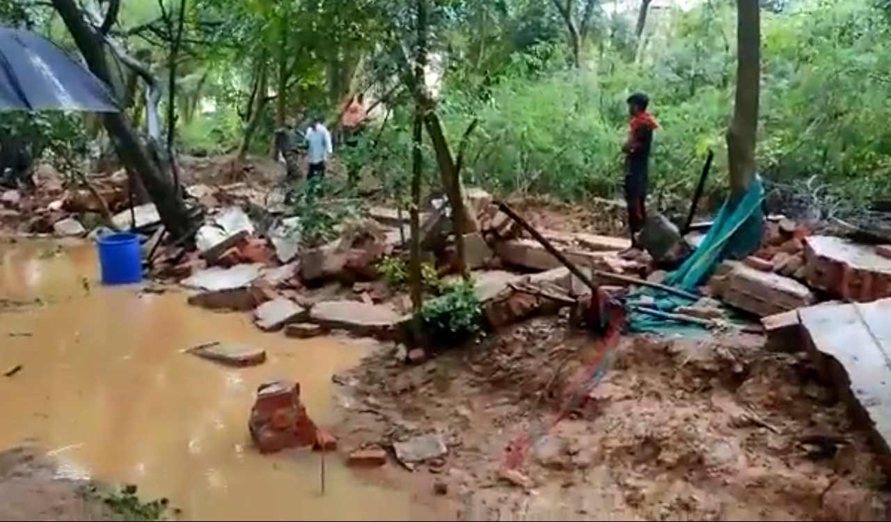 Nine killed in house collapse in Lucknow