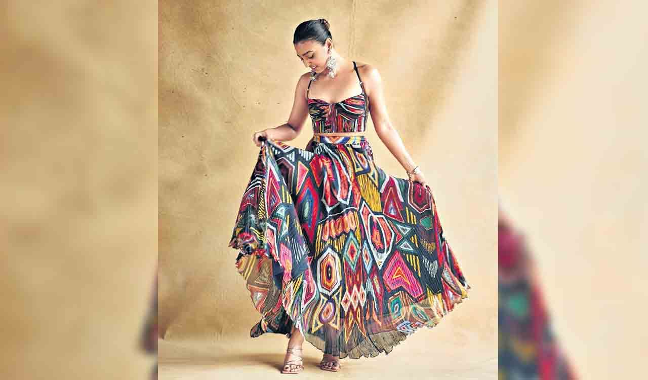 Look magnetic in multi-coloured outfits
