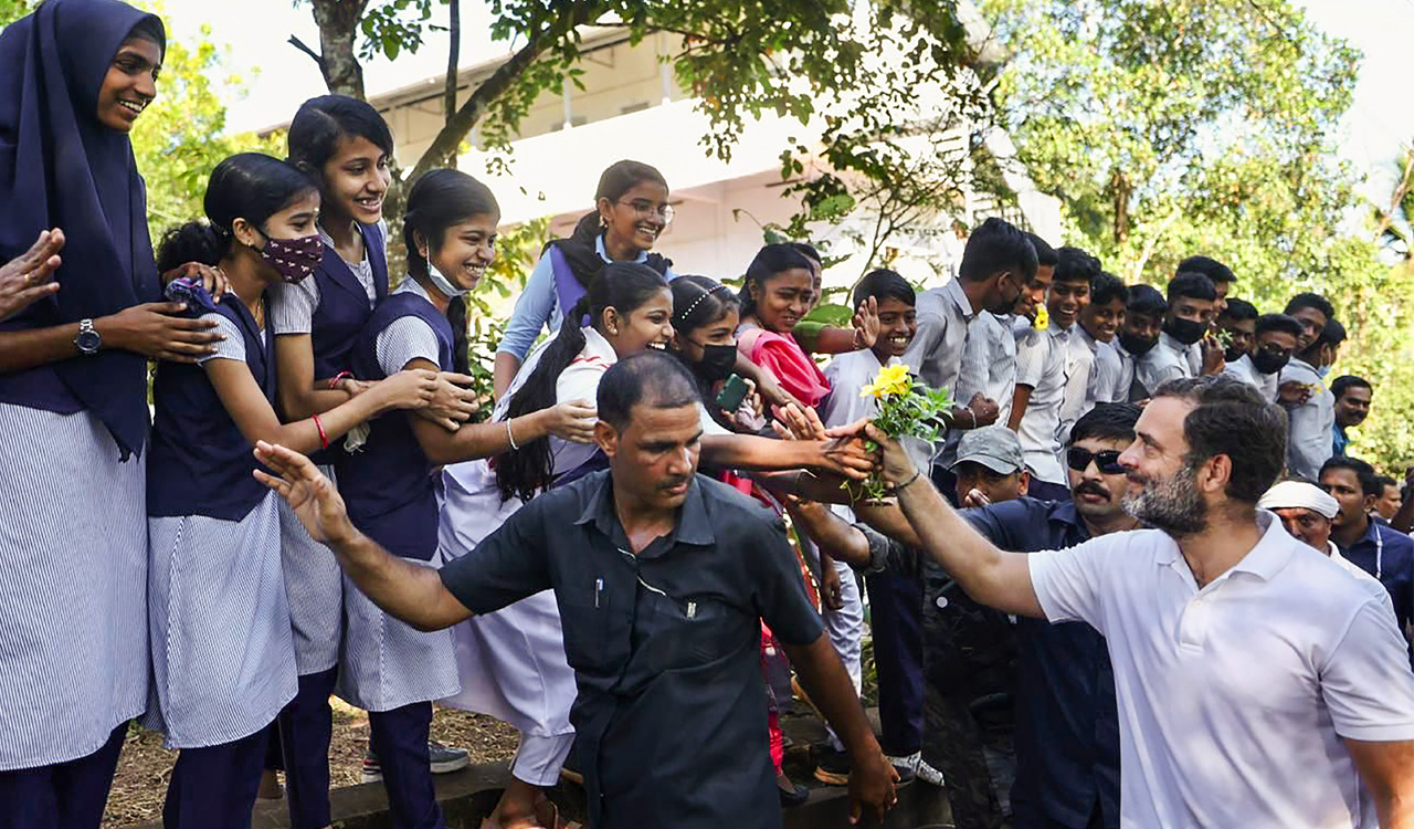 Rahul Gandhi concludes Kerala leg of Bharat Jodo Yatra