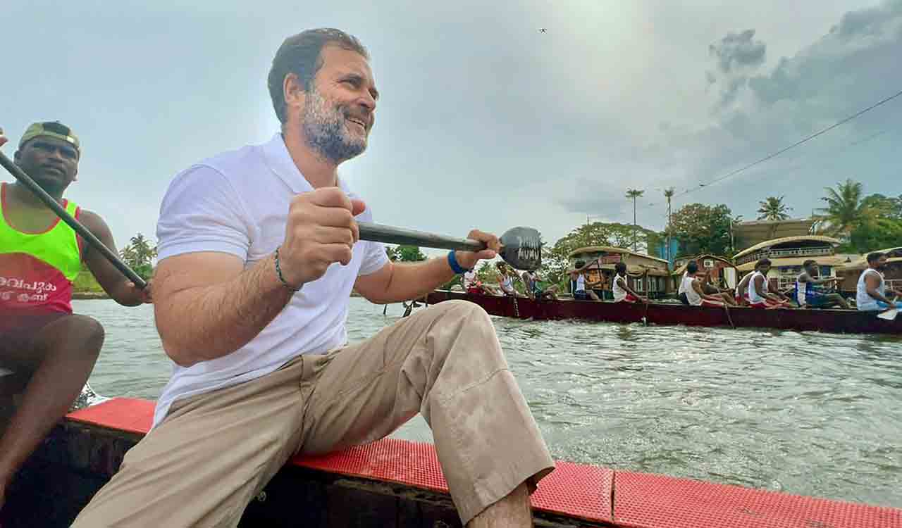 Rahul Gandhi emulates great grandfather, jumps into snake boat