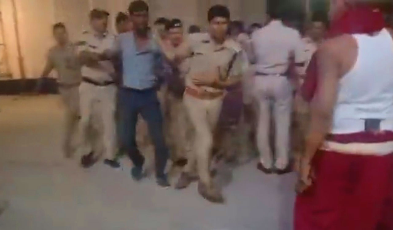 Ranbir, Alia face protests at Ujjain Mahakaleshwar Temple for his ‘beef’ comment