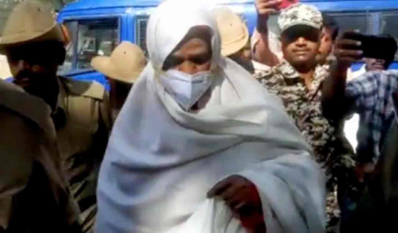 B’luru court issues arrest warrant against rape-accused Lingayat seer