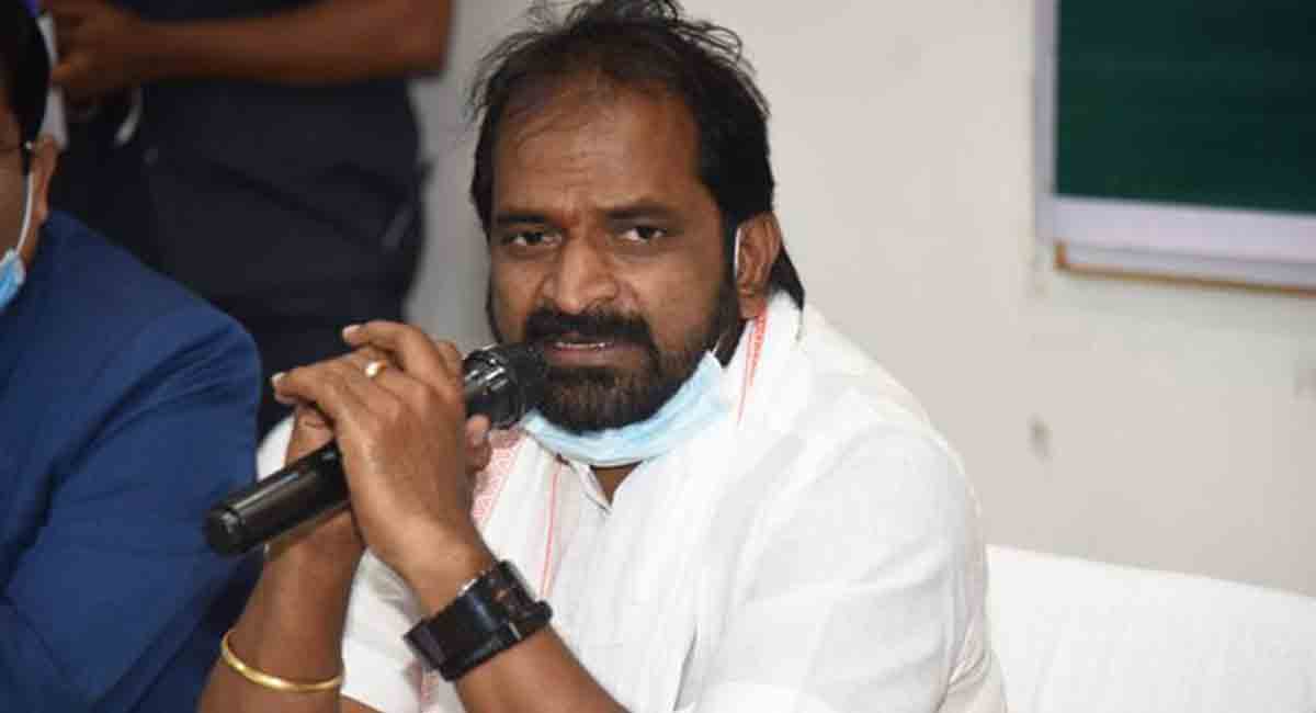 This kind act of Telangana Sports Minister wins hearts over internet