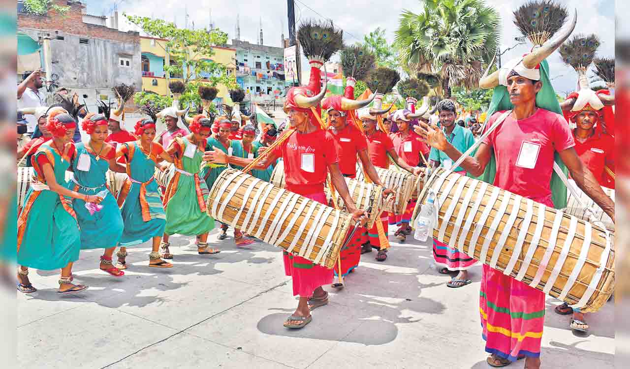 Hyderabadis celebrate Telangana integration day on grand scale
