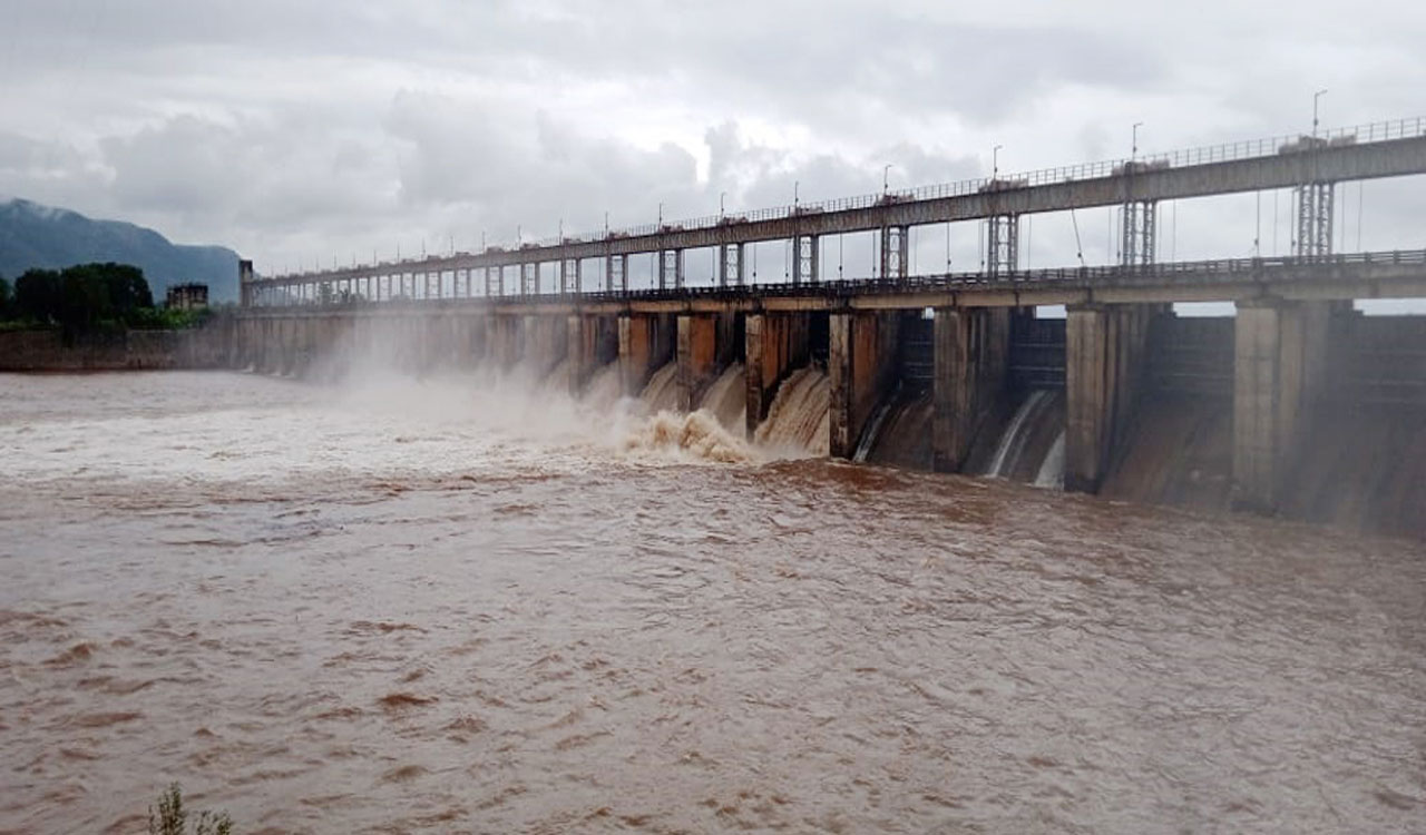 Incessant rains: Water bodies receiving huge inflows in Telangana