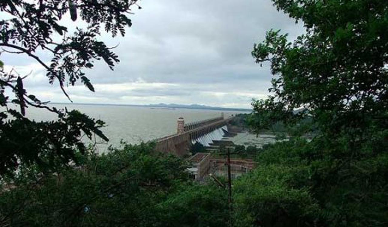 Keep clearances given to Upper Tunga, Upper Bhadra projects in abeyance