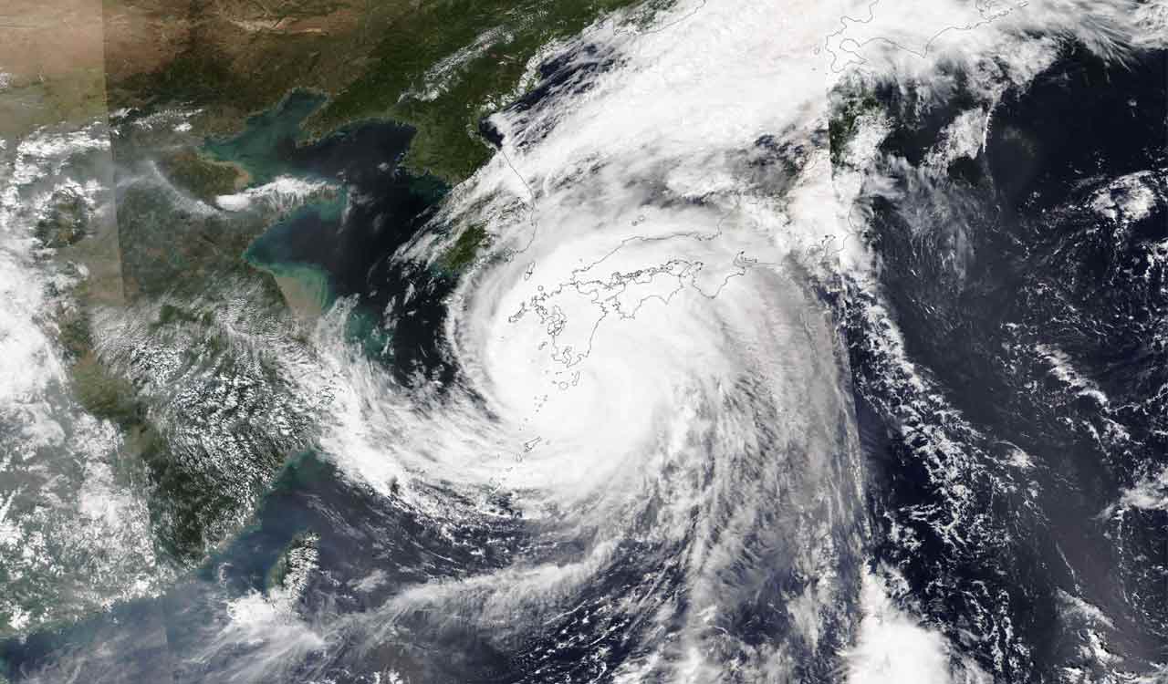 Typhoon floods parts of Japan, wipes out power, 60 hurt 