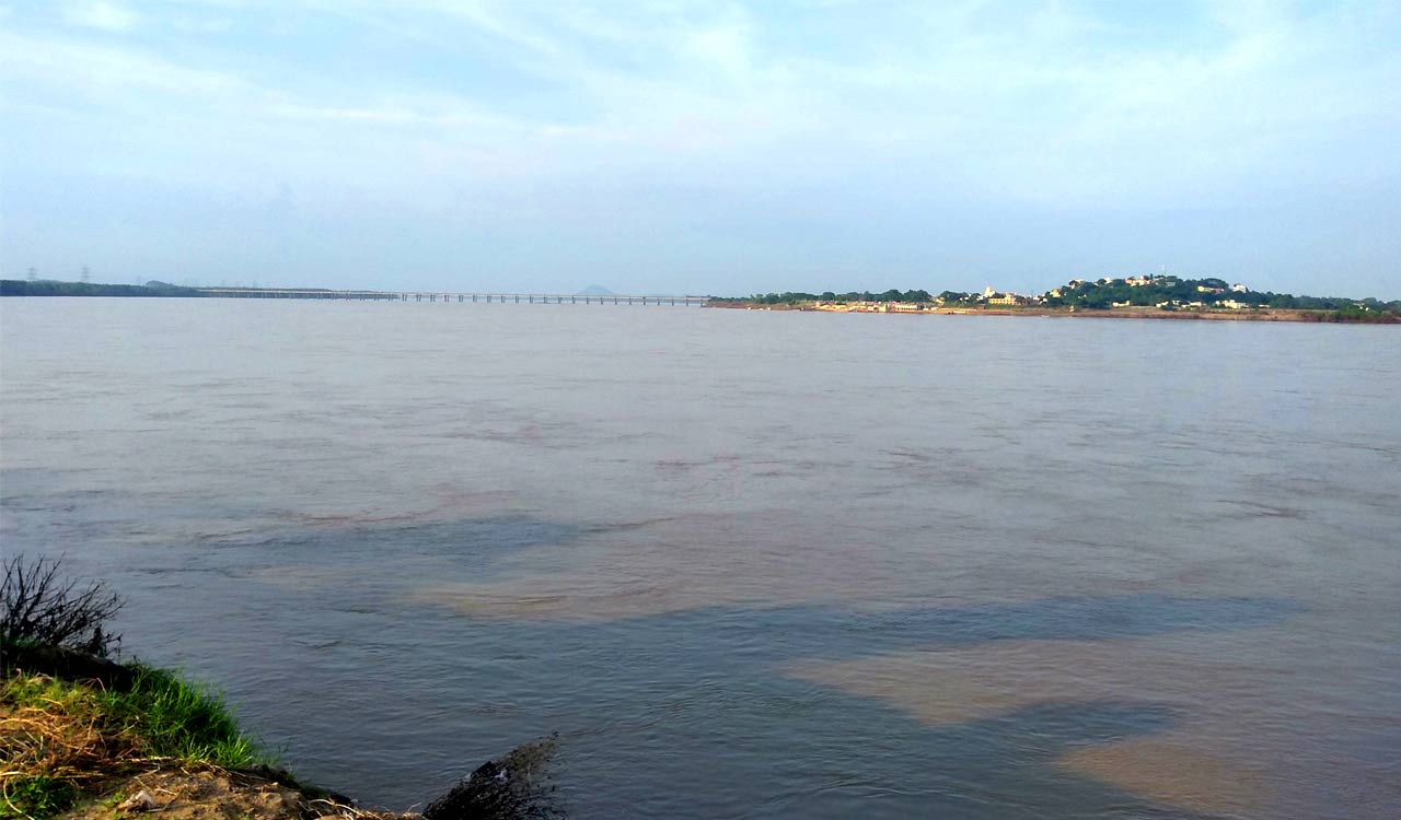 Water level in river Godavari rising at Bhadrachalam, first warning issued