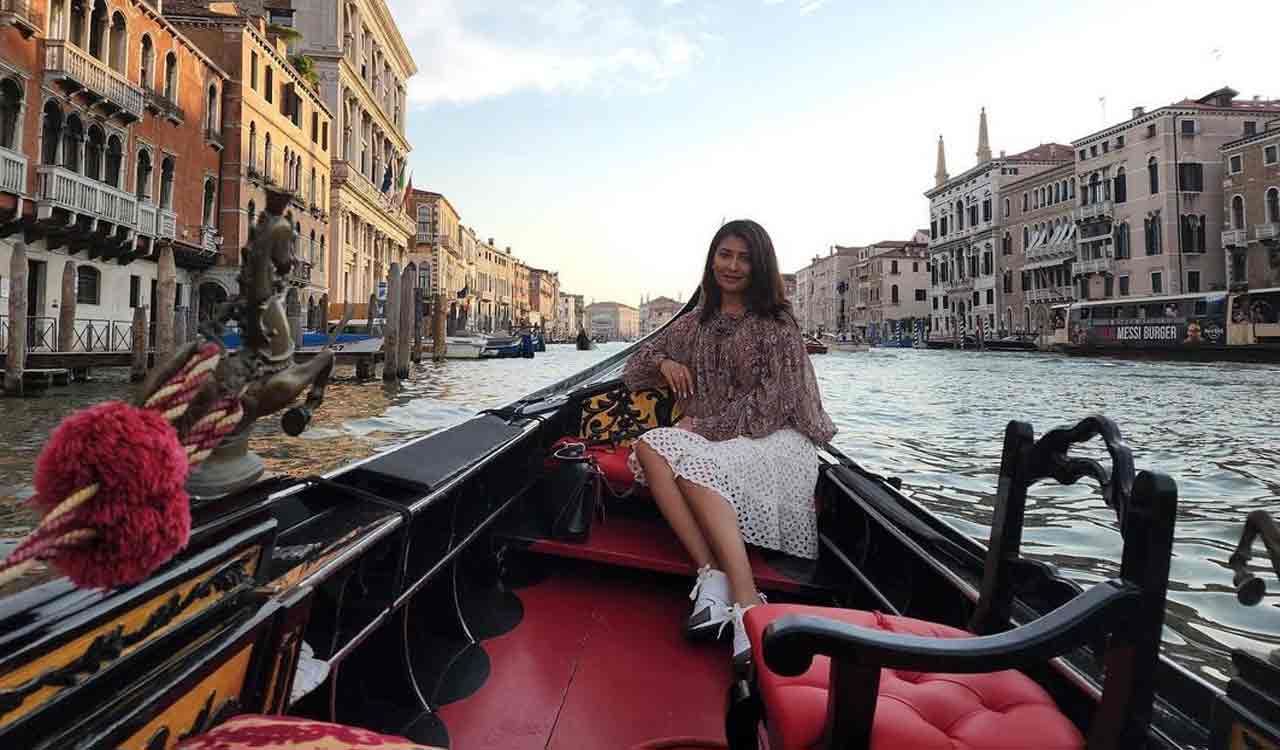 Yash turns photographer for wife Radhika Pandit