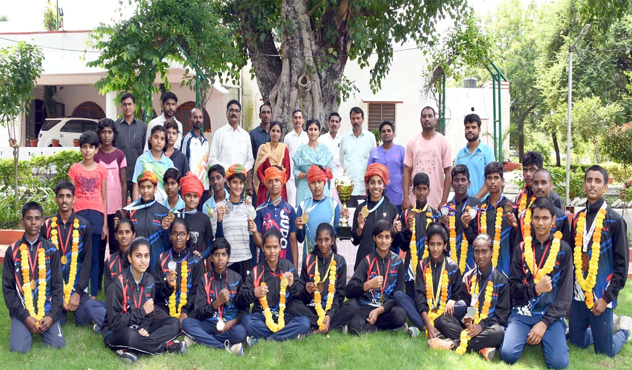 Adilabad Collector felicitates judo players for excelling in national event