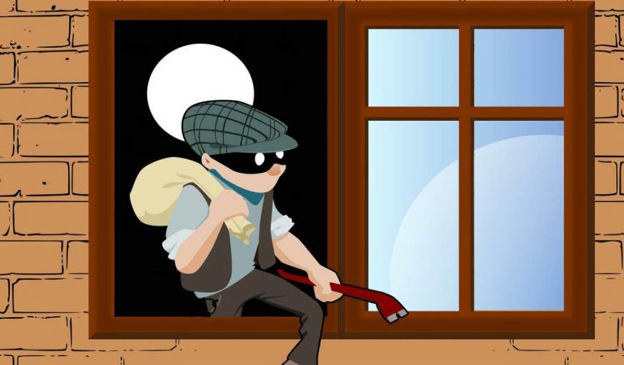 Thieves decamp with gold, silver from businessman’s home in Hyderabad
