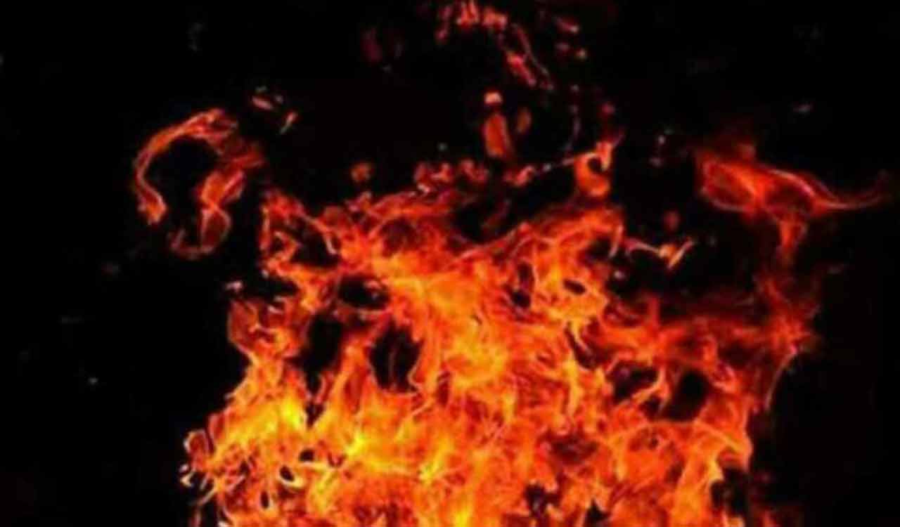 Hyderabad: Fire breaks out at bangle shop in Charminar