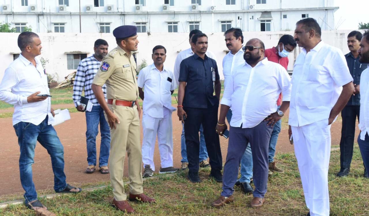 Karimnagar: Minister Gangula Kamalakar examines arrangements for Kalotsavams