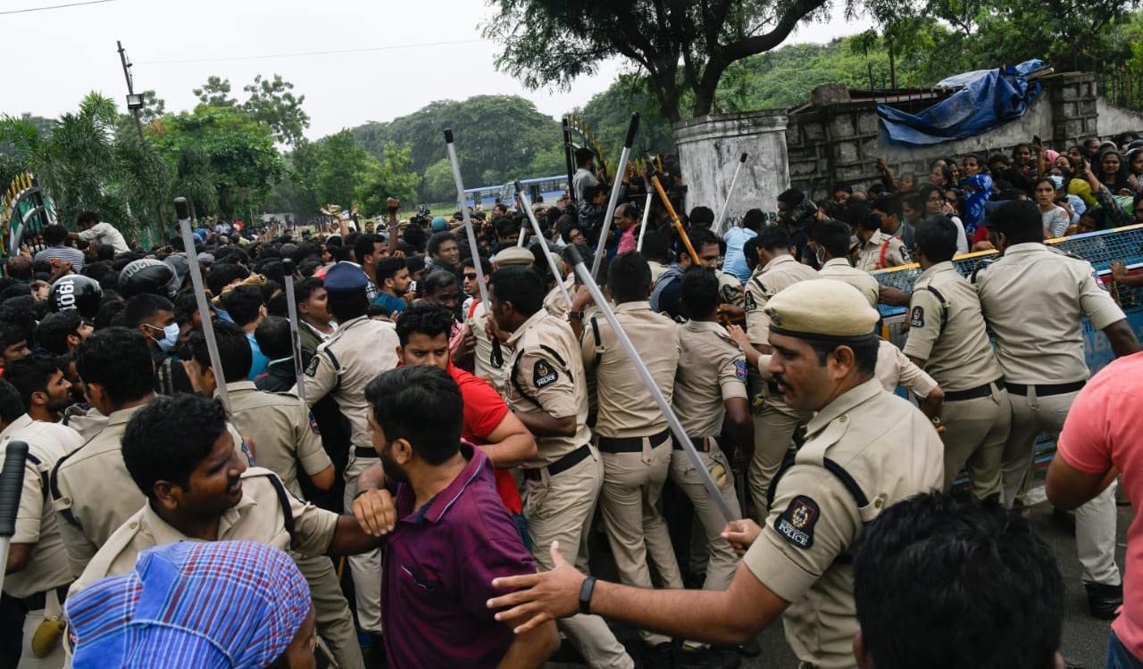 Cricket fraternity in Hyderabad hits out at HCA over ticket sale mismanagement