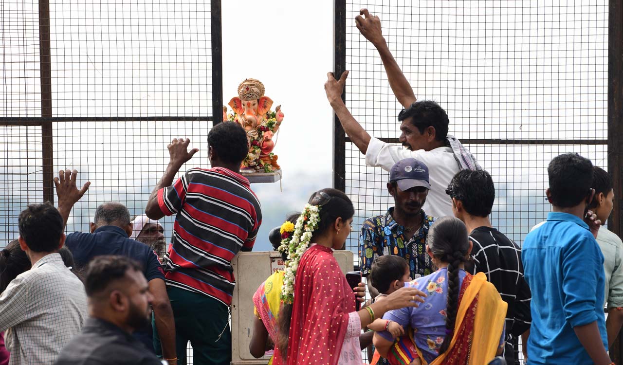 Hyderabad: Ganesh idols immersion picks up on Sunday