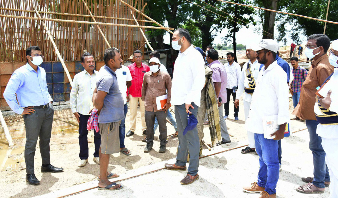 Deploy additional labourers to complete cable bridge approach road works: Karimnagar Collector