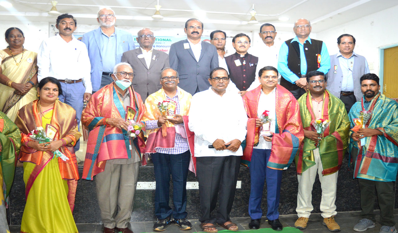 ‘Teachers, journalists play key role in educating people’ 