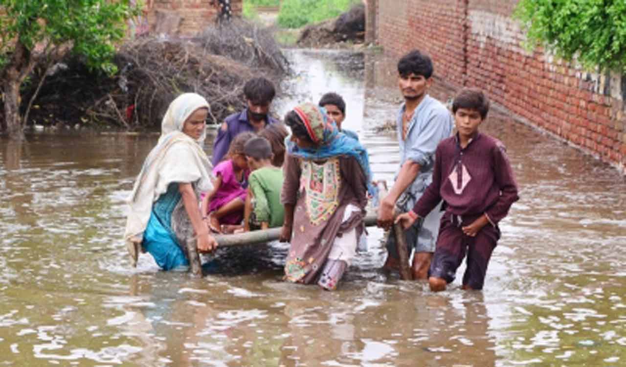 Lack of clean drinking water spiking diseases in flood-hit Pakistan