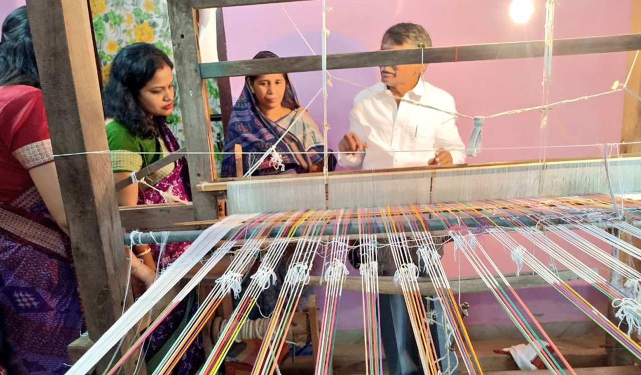 Odisha’s Textiles Minister appreciates Telangana schemes for weavers