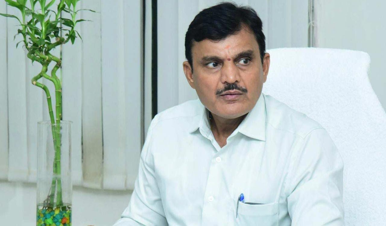Sangareddy collector suspends Tehsildar for transferring land without verification