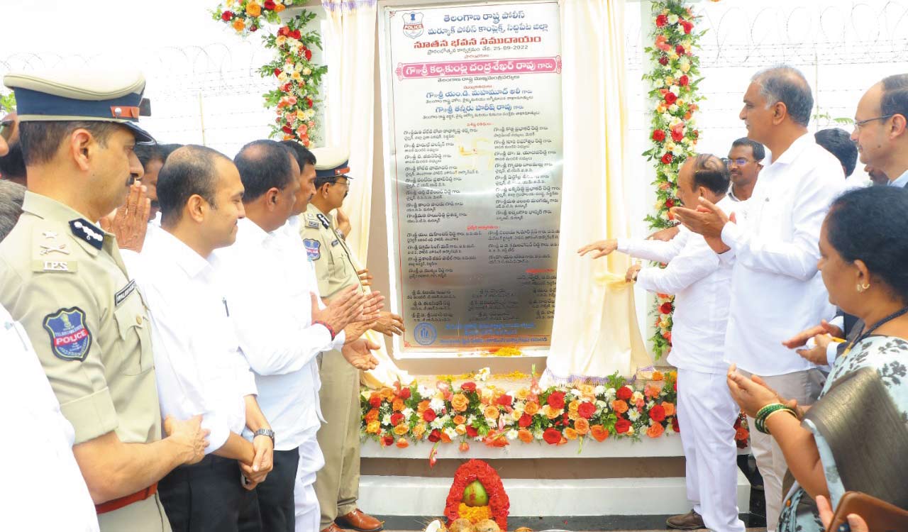 Home Minister Mahmood Ali inaugurates Modern Police quarters in Siddipet