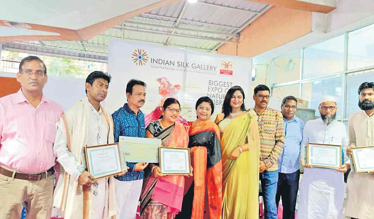 Hyderabad: Indian Silk Gallery Expo honours Award-winning weavers