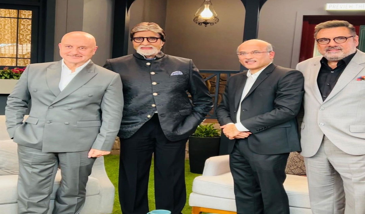 Anupam Kher and Boman Irani share photos with co-stars of ‘Uunchai’