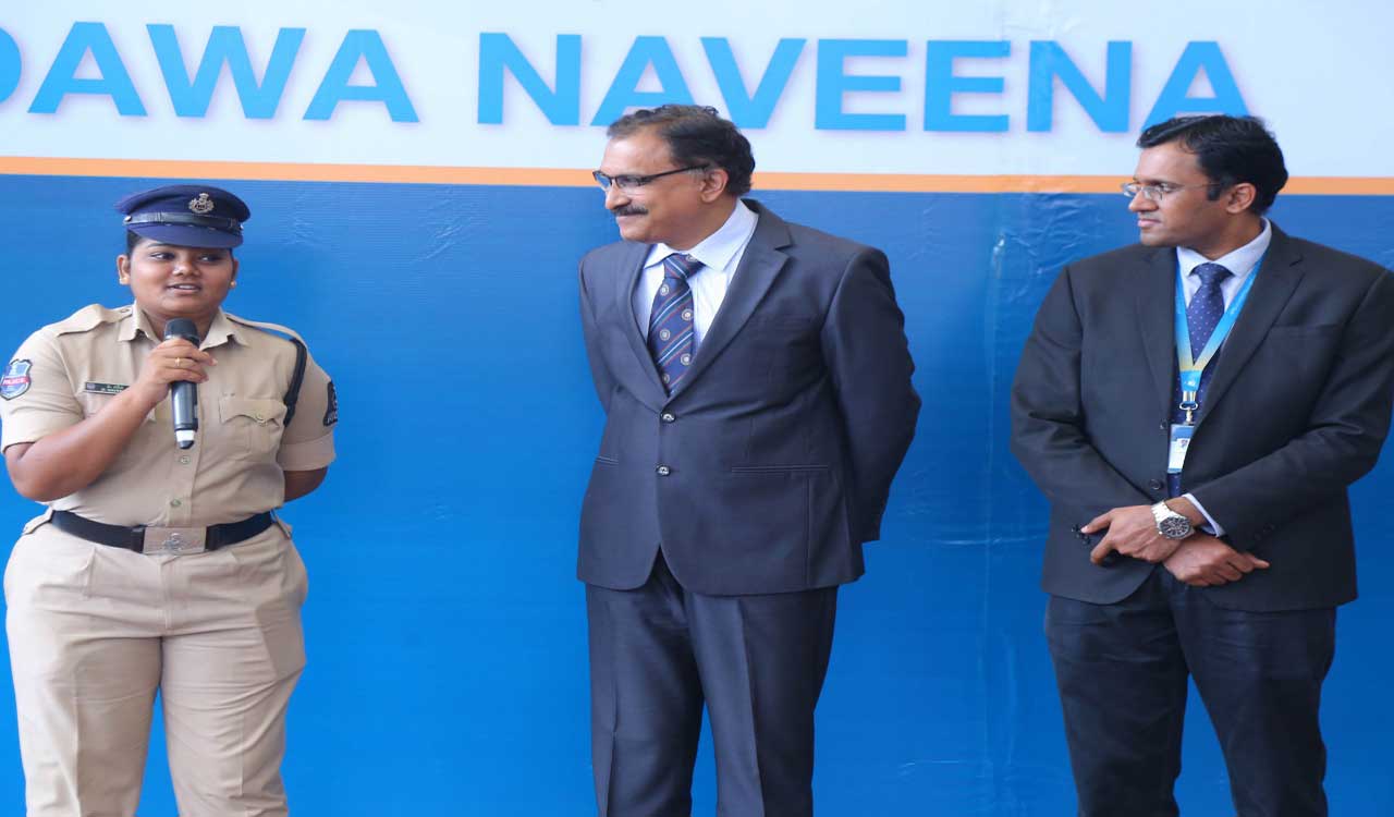 Apollo Hospitals felicitates cop for saving life of woman at Gymkhana grounds