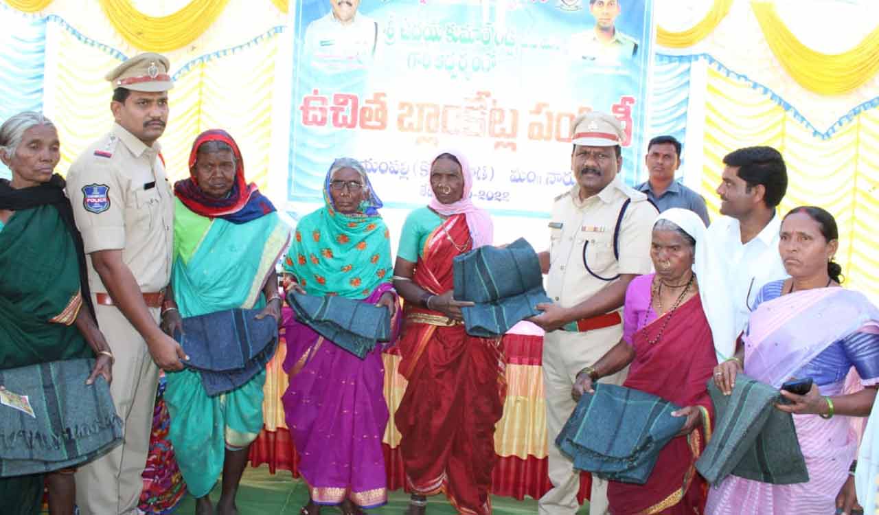 Adilabad police distribute blankets to 300 tribals