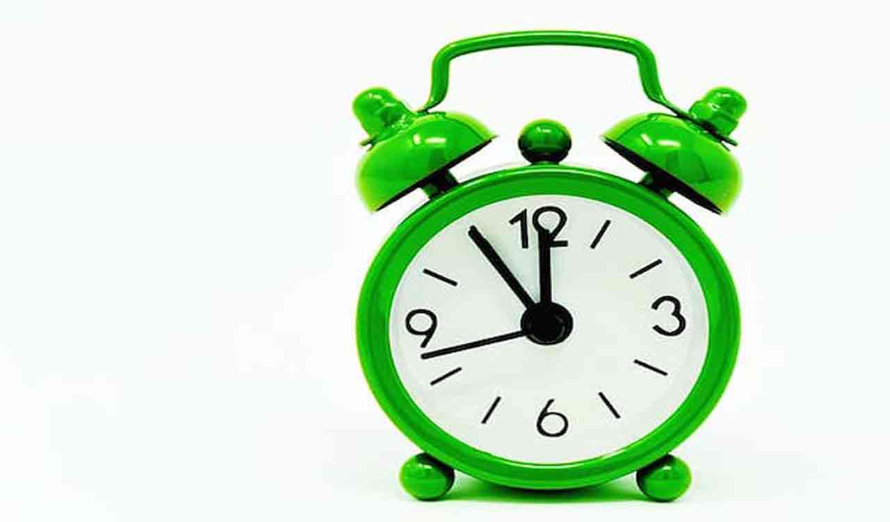 Study finds people hit the snooze button on alarm more often than thought