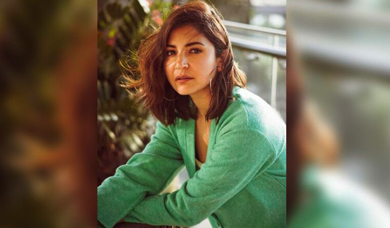 Watch: Anushka Sharma goes on play date with daughter Vamika