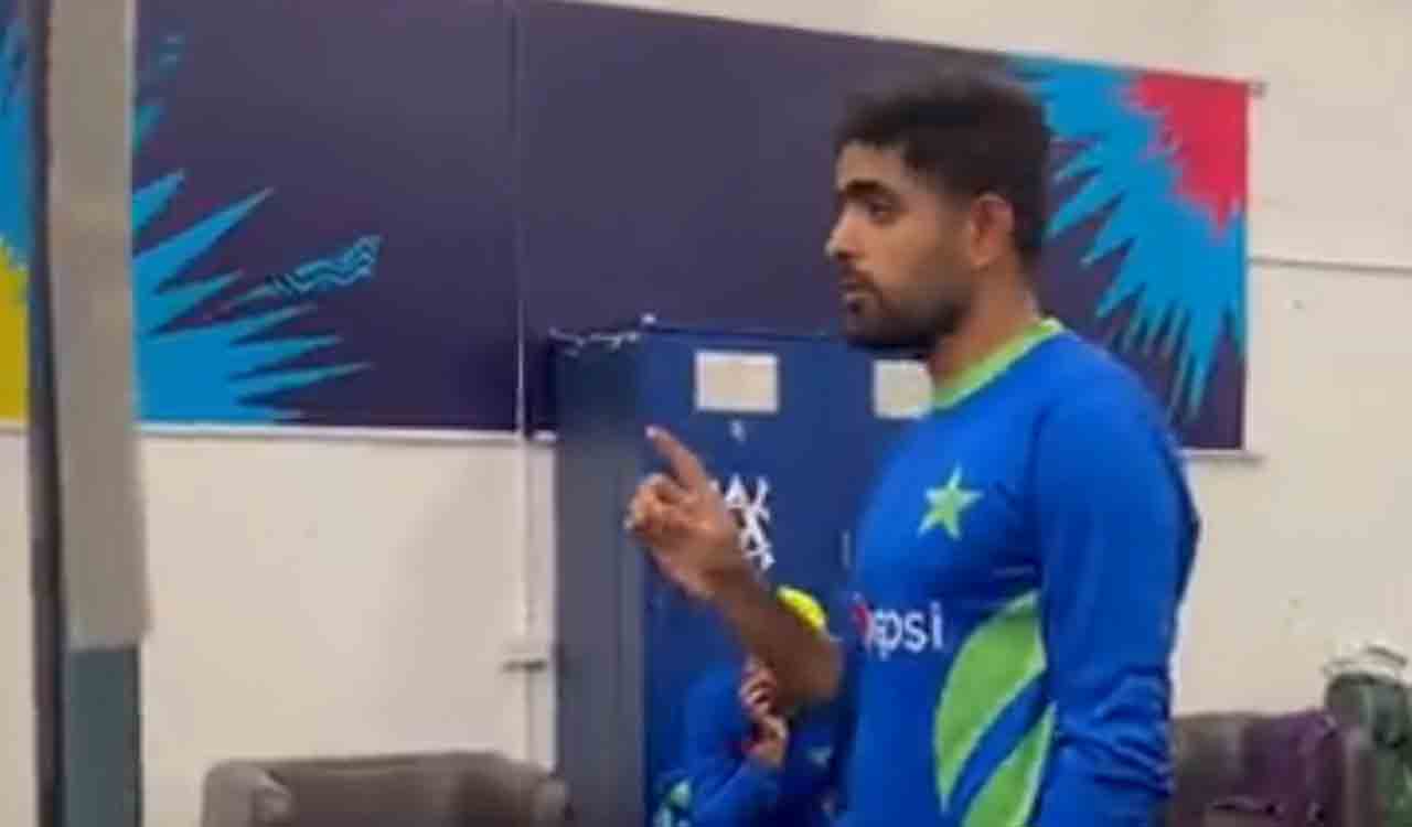 Watch: Babar Azam and Matthew Hayden motivate players after losing to India